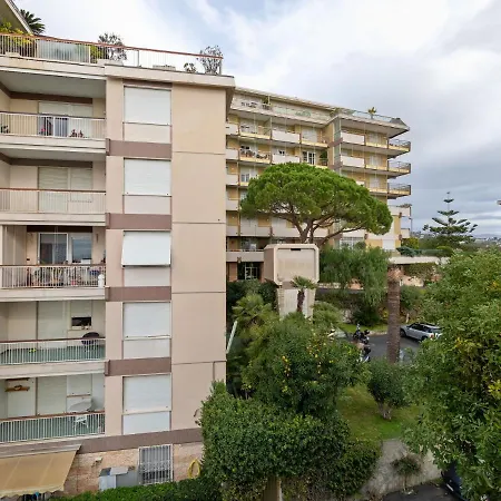 Central Holiday In With Balcony Hébergement de vacances