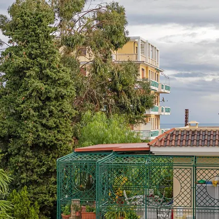 Central Holiday In With Balcony Hébergement de vacances